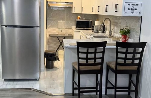 Meadowvale Village House | Brand New Guest Suite near 407/401 Airport