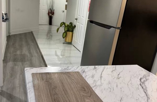 Meadowvale Village House | Brand New Guest Suite near 407/401 Airport