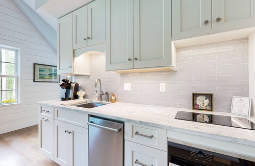 Boothbay Apartment | Brand new guest apartment with furnished deck, fast WiFi, dock, & water views