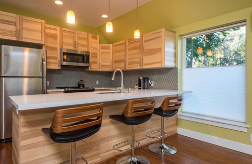 Oak Grove House | Brand New Guesthouse with Riverfront Patio
