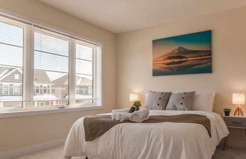 Caledonia House | Brand New Hamilton 4Bdrm Home+Spacious+Fam+Airport