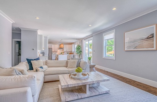 East Quogue House | Brand New Hamptons beach house 2 minutes walk to EQ village w/gunite pool & spa