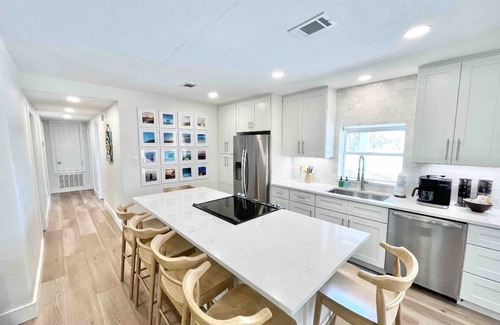 Toilla Segunda House | Brand New Heated Pool! Remodeled 3 Bedroom Cottage/Steps to the beach!