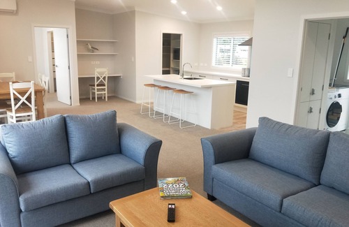 Waihi Beach House | Brand new Holiday Home 400m From Beach
