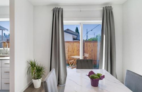 Greenwood House | Brand New Home 10min To Green Lake