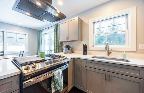 Timberline Villa | Brand New Home! A/C! Hot Tub! Outdoor Pool!