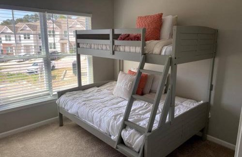 East Point Apartment | Brand NEW HOME mins to airport