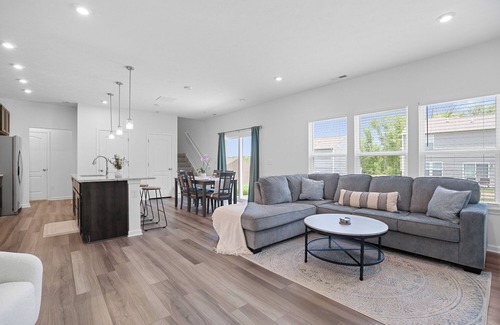 Buechel House | Brand new home less than 30 mins away from Louisville's favorite destinations!
