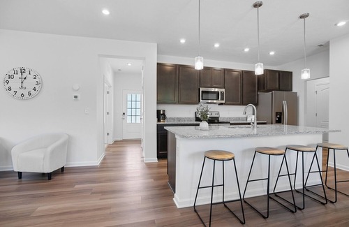Buechel House | Brand new home less than 30 mins away from Louisville's favorite destinations!