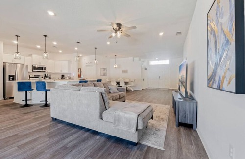 Lakeland House | Brand New Home w/King Bed