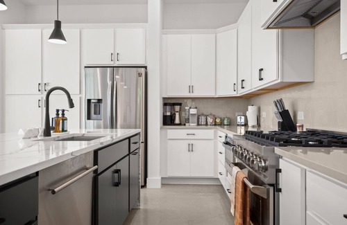 Westfield House | Brand New Home with Pool, Hot Tub and Downtown Views~5 Minutes to Downtown & UT!
