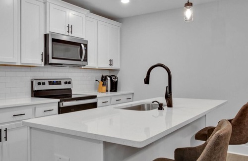 Burns House | Brand New House 45 min to Nashville in Peaceful Burns TN