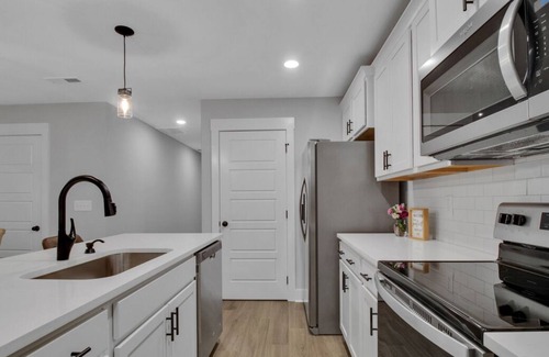 Burns House | Brand New House 45 min to Nashville in Peaceful Burns TN