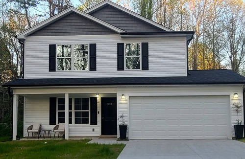 High Point House | Brand New House <5 min to HPU & Market