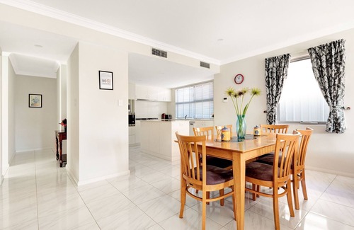 Bayswater House | Brand New House in Central Location For Non Smokers Only