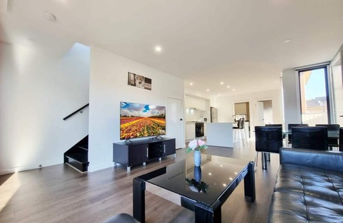 Sunshine House | Brand new house - Modern home in great location
