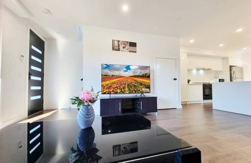 Sunshine House | Brand new house - Modern home in great location