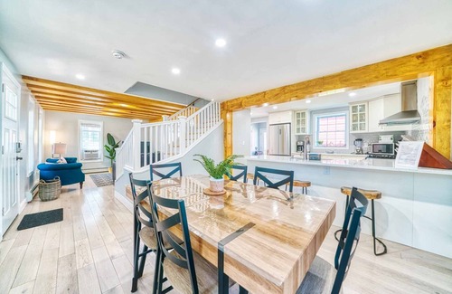 Saugerties House | Brand New House w gated backyard that is located right at the Saugerties Village