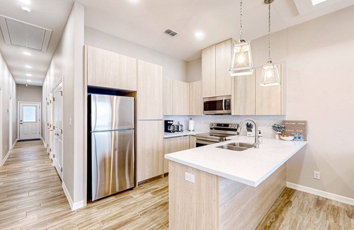 McAllen House | Brand-new house with enclosed yard, central AC, & high-end appliances