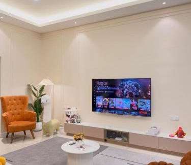 Malacca City House | Brand new house with Karaoke room near to jonker Netflix 18 pax by Doraee Home