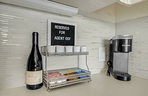 Greenway Plaza-Upper Kirby Apartment | BRAND NEW James Bond Themed Luxury Apt in River Oaks