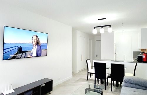 Gonzalez Suarez Apartment | Brand New! King Bed! Beautiful Apartment. Gonzales Suarez.