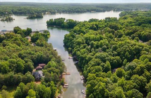 Catawba House | Brand New Lake Norman Home Pool & Hot Tub