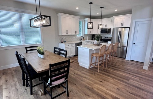 Williamstown House | Brand New Lakefront Retreat on Williamstown Lake 7 Miles from The Ark