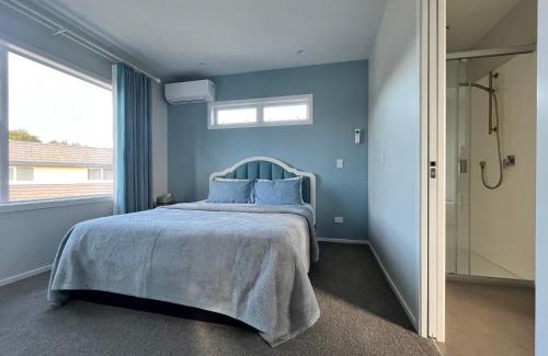 Two Mile Bay House | Brand new Lakeside cozy room kaka