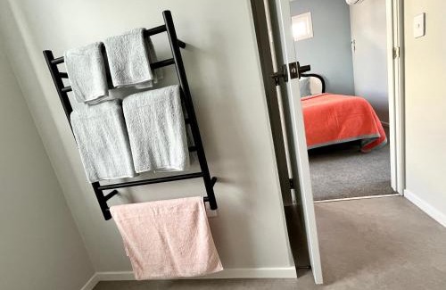 Two Mile Bay House | Brand new Lakeside cozy room Hoiho