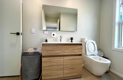 Two Mile Bay House | Brand new Lakeside cozy room Hoiho