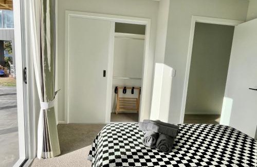 Two Mile Bay Apartment | Brand new Lakeside cozy two queen rooms