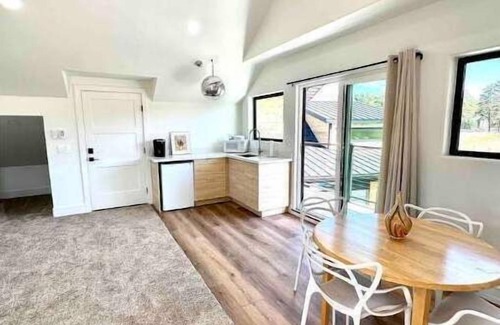 Torreon Apartment | Brand New! Lakeview Studio