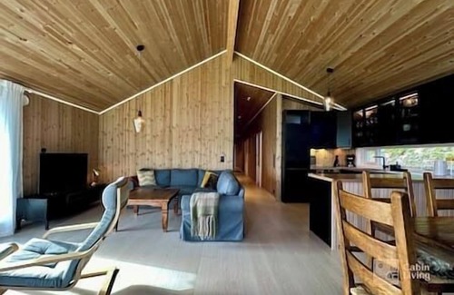 yer House | Brand new large cabin with sauna and ski in out