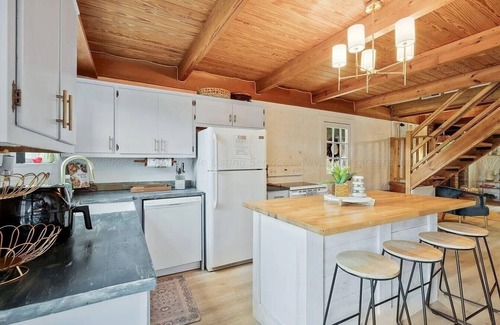 Crane Hill Cottage | !BRAND NEW LISTING! Charming 4-bedroom cottage in tranquil Smith Lake!