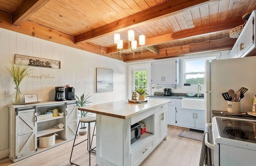 Crane Hill Cottage | !BRAND NEW LISTING! Charming 4-bedroom cottage in tranquil Smith Lake!