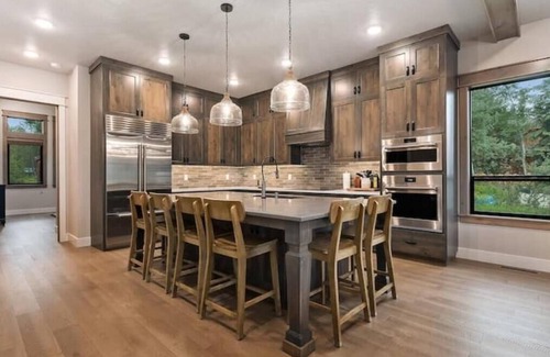 Tamarack Resort Cabin | !BRAND NEW LISTING! Stunning Cabin w/Private Dock, 5 Beds w/5.5 Bath, Hot Tub