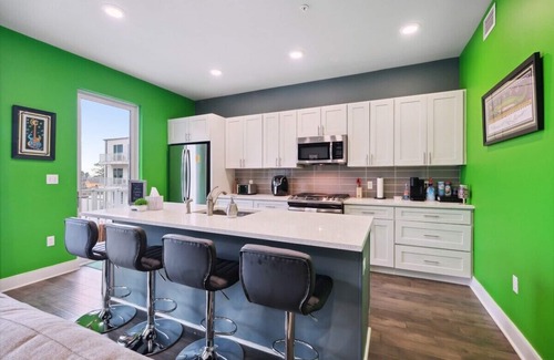 Bywater Condo | BRAND NEW LISTING The Green Suite-w/garage parking & near French Qtr