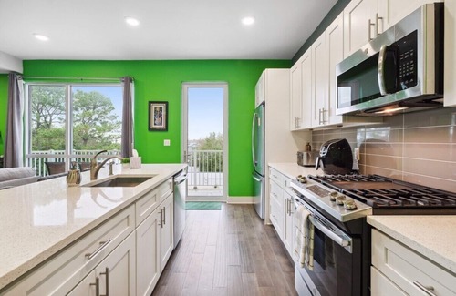 Bywater Condo | BRAND NEW LISTING The Green Suite-w/garage parking & near French Qtr