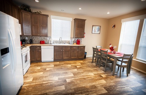 Williams House | Brand New located in Historical downtown Williams!