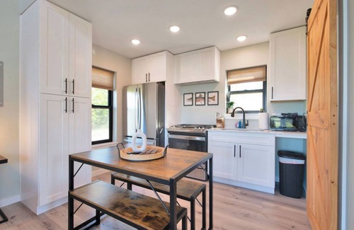 Davis Cabin | Brand New! Lofted Lookout - gorgeous views near Turner Falls