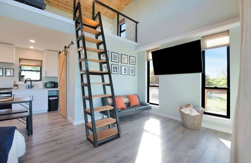 Davis Cabin | Brand New! Lofted Lookout - gorgeous views near Turner Falls