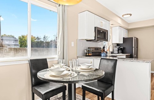Roseville Apartment | Brand New! Lower Flat 1BR Near Downtown, Roseville