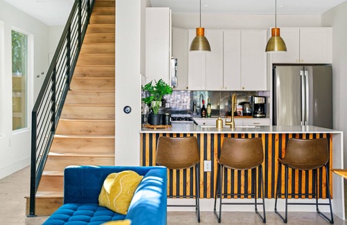 Govalle House | Brand new Luxe Modern Retreat in East Austin | Google Fiber | Patio | Fire pit