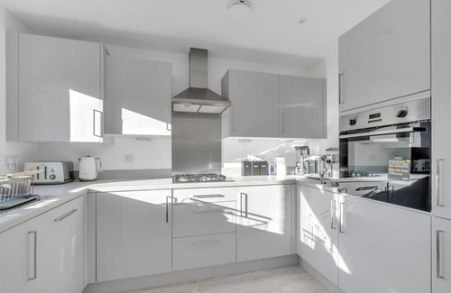 Ebbsfleet Valley House | Brand New Luxurious 3Bed house