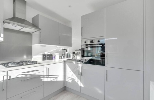 Ebbsfleet Valley House | Brand New Luxurious 3Bed house