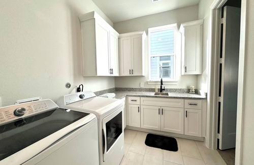 Willis House | Brand-new, Luxurious lakefront 4-BR home on quiet canal, NEW DOCK!