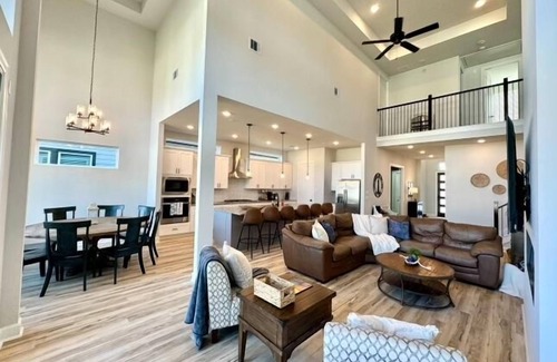 Willis House | Brand-new, Luxurious lakefront 4-BR home on quiet canal, NEW DOCK!