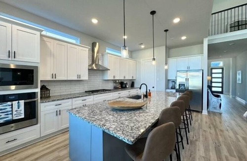 Willis House | Brand-new, Luxurious lakefront 4-BR home on quiet canal, NEW DOCK!
