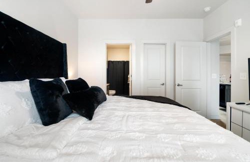 George Bush Park/Eldridge Apartment | BRAND NEW Luxurious, Spacious, Gated 2bd Apt